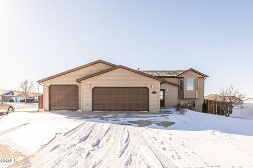 11 Humbert Dr, Lincoln, ND, 58504-9300 | Card Image