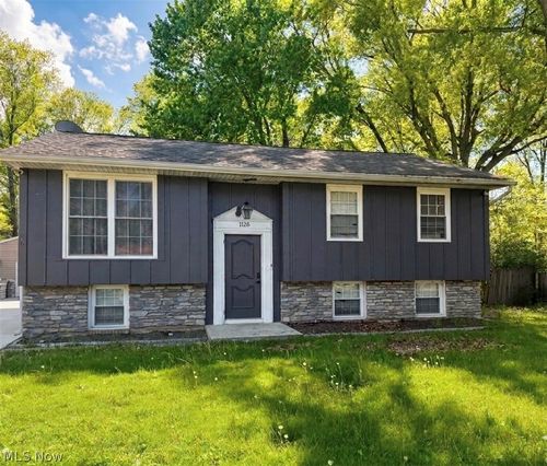 1128 Oakwood Dr, Vermilion, OH, 44089-1151 | Card Image
