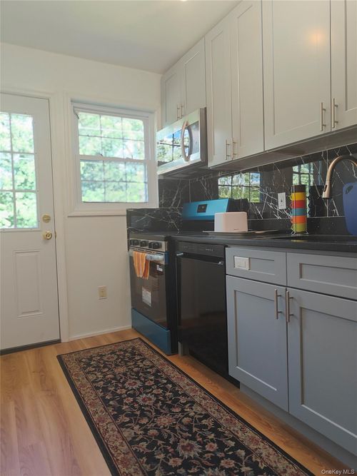 16d-5 Wildwood Dr, Wappingers Falls, NY, 12590-2042 | Card Image