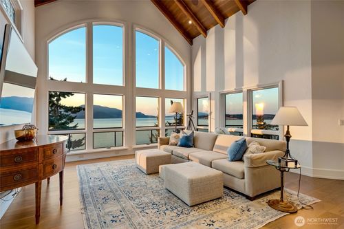 4002 Oakes Ave, Anacortes, WA, 98221-1145 | Card Image