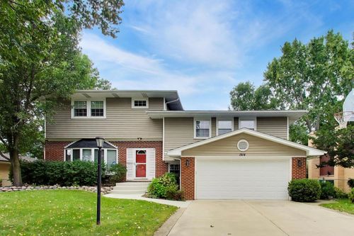 1914 N Burke Dr, Arlington Heights, IL, 60004-3244 | Card Image