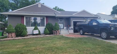 23685 Hillcroft Dr, Cleveland, OH, 44128-4907 | Card Image