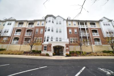 412 - 2750 Commons Drive, Condo with 2 bedrooms, 2 bathrooms and 1 parking in Glenview IL | Image 1