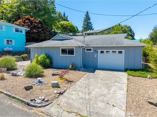 915 View St, Reedsport, OR, 97467-1833 | Card Image