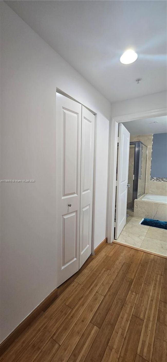 APT-1024 - 7900 Harbor Island Dr, Condo with 1 bedrooms, 2 bathrooms and null parking in North Bay Village FL | Image 31