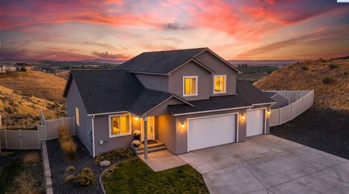 1560 W Goodlander Rd, Selah, WA, 98942-8760 | Card Image