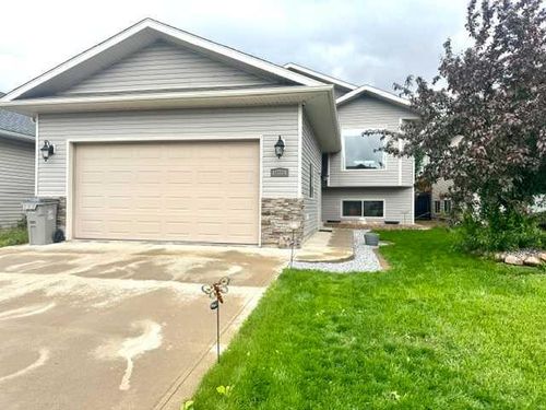 10334 123 Avenue, Grande Prairie, AB, T8V2L6 | Card Image
