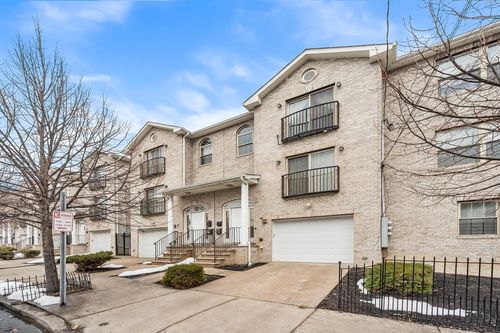 b-126 Gates Ave, Jersey City, NJ, 07305-2409 | Card Image