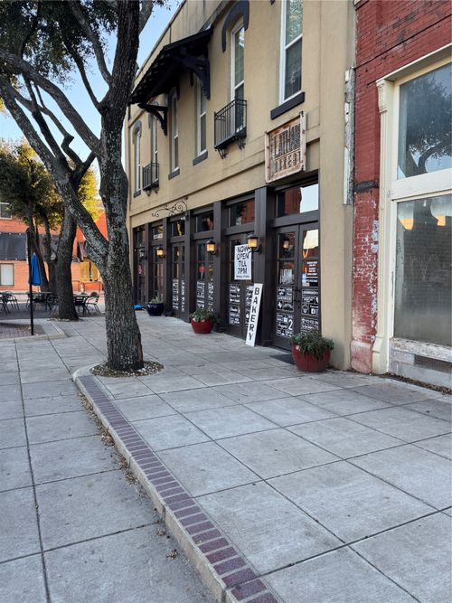 105 N Jackson St, Kaufman, TX, 75142-1938 | Card Image