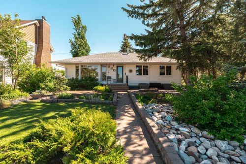 330 27 Street, Fort Macleod, AB, T0L0Z0 | Card Image