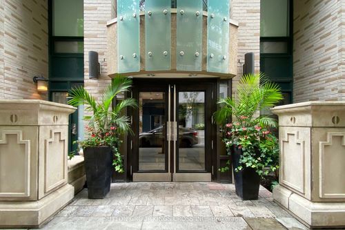 1112-35 Hayden Street, Toronto, ON, M4Y3C3 | Card Image