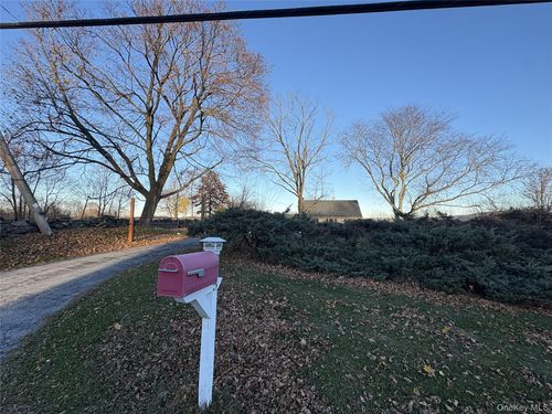 275 Osborne Hill Rd, Fishkill, NY, 12524-2510 | Card Image