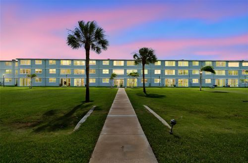 223-4715 Bay St Ne, SAINT PETERSBURG, FL, 33703-4023 | Card Image