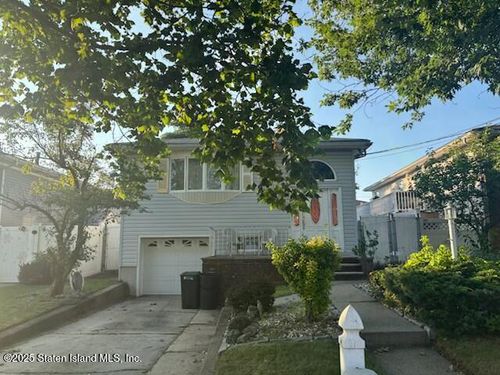871 Stafford Ave, Staten Island, NY, 10309-2211 | Card Image