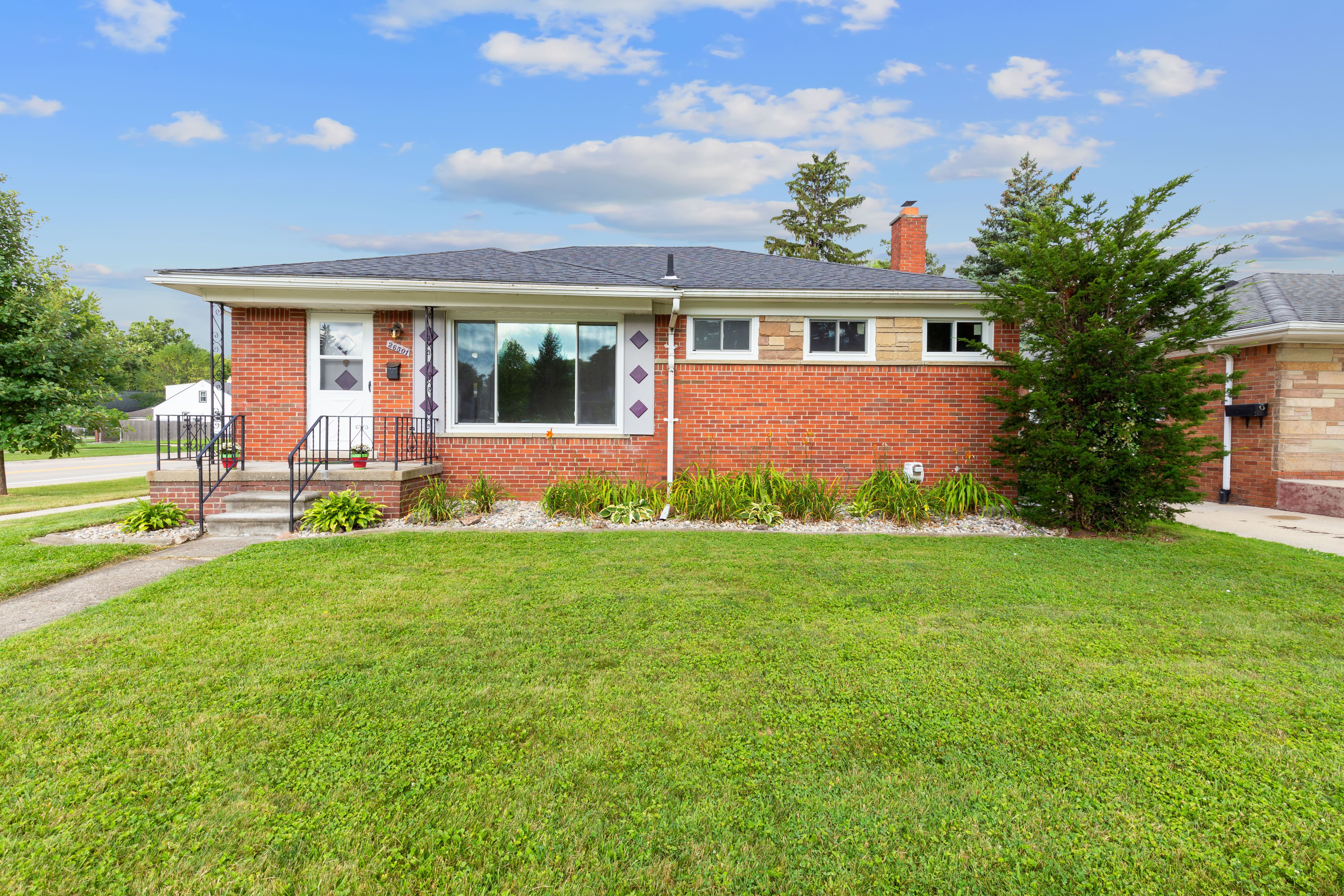 Ursuline St, Saint Clair Shores, MI 48081