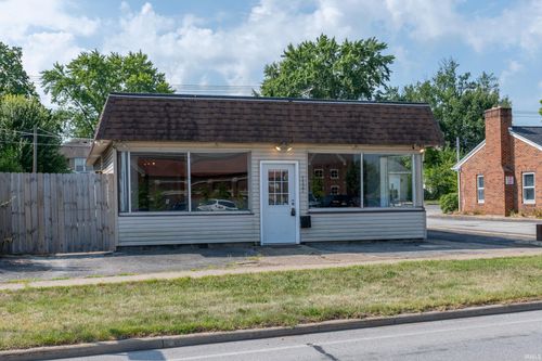 1127 Lincolnway E, Mishawaka, IN, 46544-2701 | Card Image