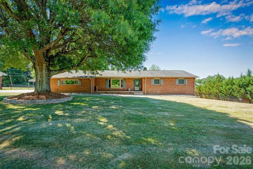 226 28th Avenue Place Ne, Hickory, NC, 28601 | Card Image