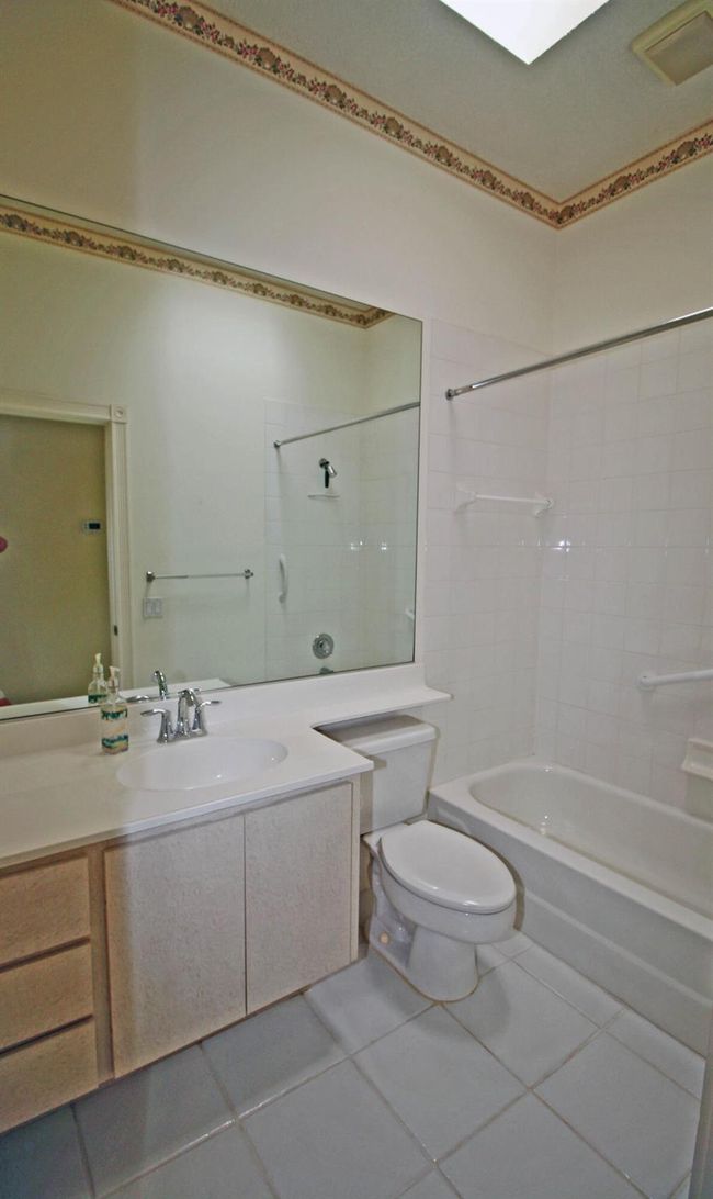 8048 Se Double Tree Dr, House other with 3 bedrooms, 2 bathrooms and null parking in Hobe Sound FL | Image 18