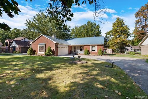 8614 Island Blvd, Grosse Ile, MI, 48138-1390 | Card Image