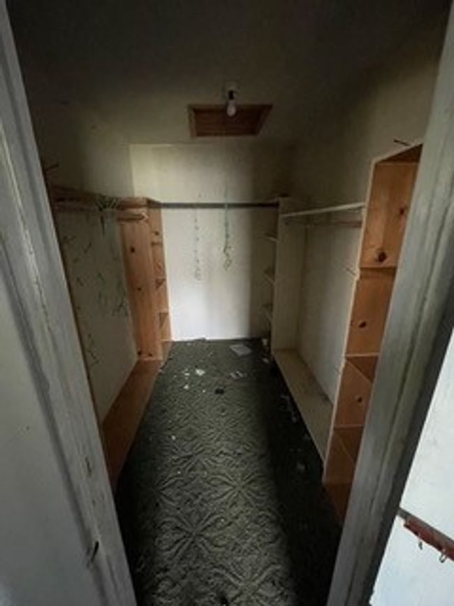 View of corridor | Image 25