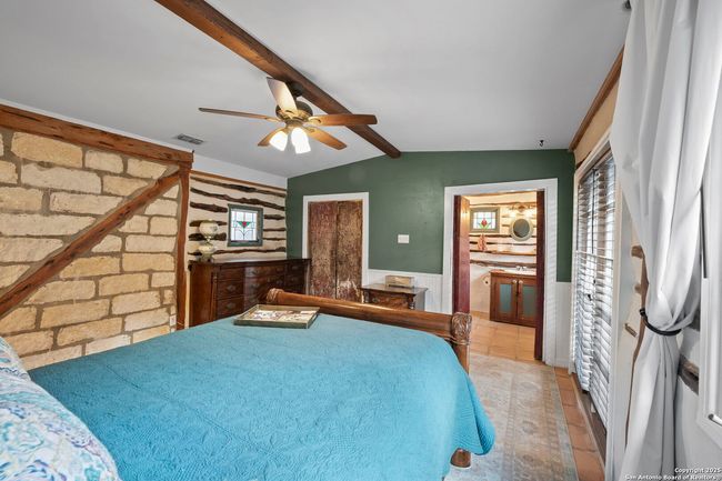 110 Apacheria Pass W, House other with 3 bedrooms, 3 bathrooms and null parking in Comfort TX | Image 16