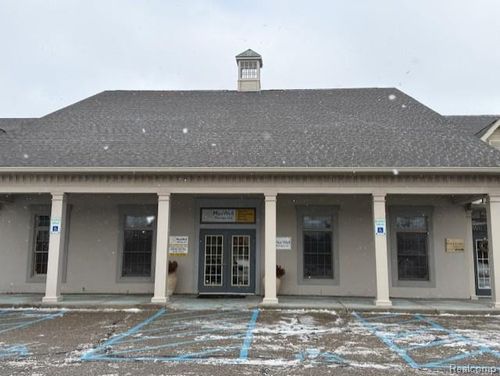 8263 S Saginaw St, Grand Blanc, MI, 48439-2462 | Card Image