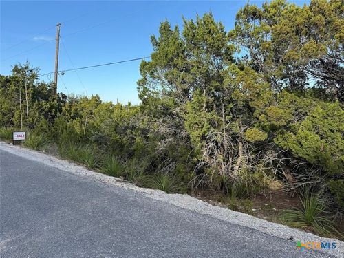 833 Valley Rdg, Canyon Lake, TX, 78133 | Card Image