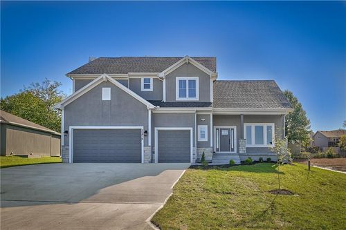 6004 Apache Dr, Shawnee, KS, 66226-2726 | Card Image