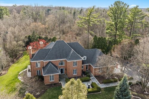 825 Persimmon Dr, St. Charles, IL, 60174-1389 | Card Image