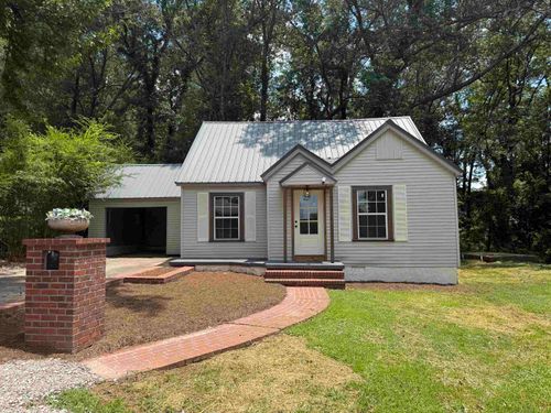 255 Woodlawn Dr, Selmer, TN, 38375-1740 | Card Image