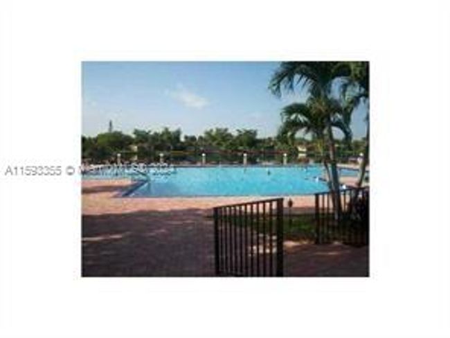 304 - 300 Berkley Rd, Condo with 2 bedrooms, 2 bathrooms and null parking in Hollywood FL | Image 20