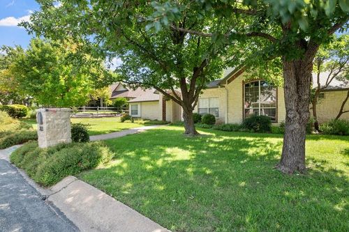 202 Ellebracht Dr, Fredericksburg, TX, 78624-6790 | Card Image