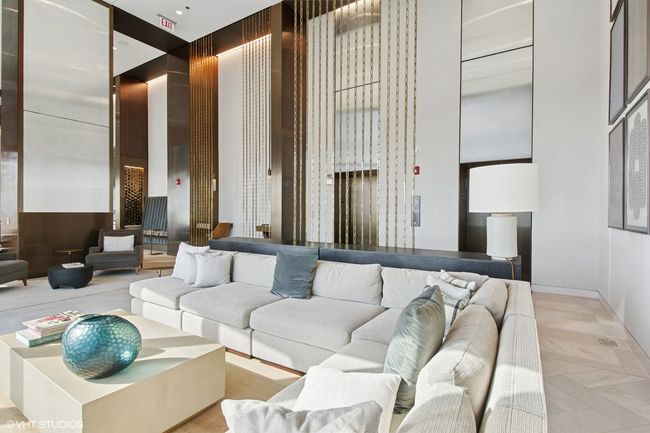 Lobby | Image 10
