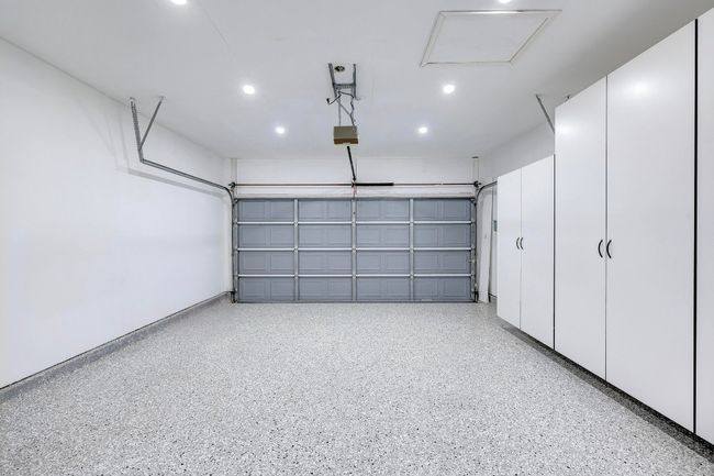 Immaculate garage | Image 32