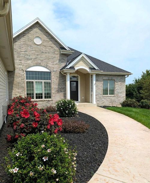 5765 Stefanie Way, Caledonia, WI, 53108-9561 | Card Image