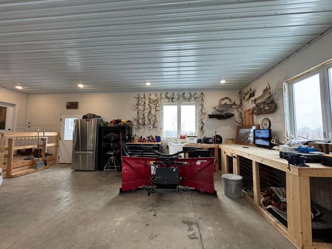 Garage interior | Image 39