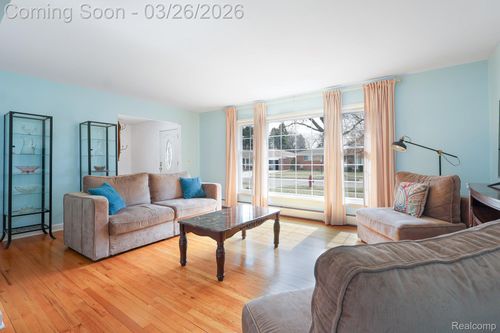 33038 Oakley St, Livonia, MI, 48154-3589 | Card Image