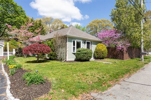109 Pinegrove Ave, Warwick, RI, 02889-8711 | Card Image