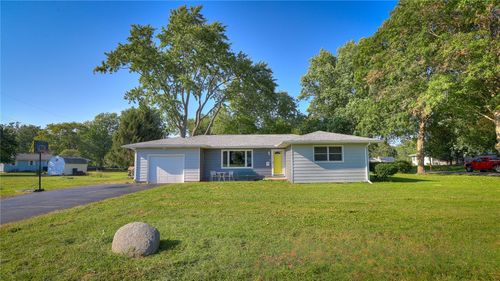40 Berry Dr, Decatur, IL, 62526-1642 | Card Image
