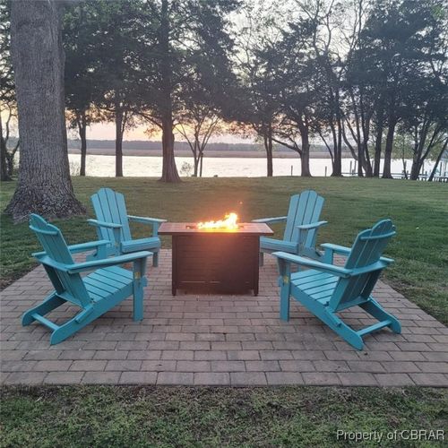 1422 Chain Ferry Rd, Mattaponi, VA, 23110-2143 | Card Image