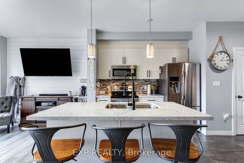 688 Dunn Ave, Hamilton, ON, L8H6M6 | Card Image