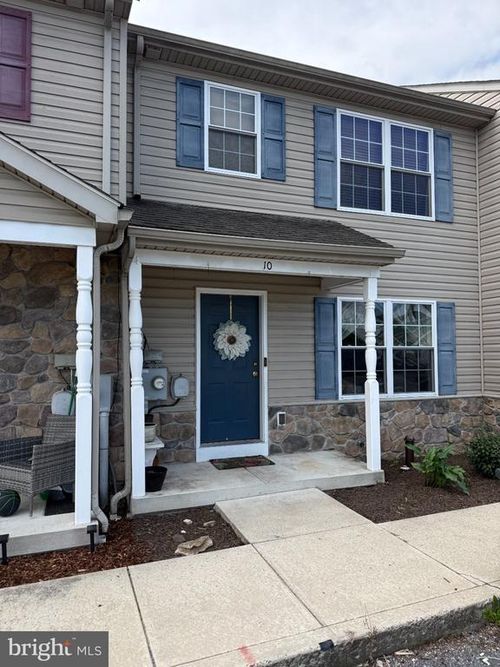 10 E 9th St, WAYNESBORO, PA, 17268-2210 | Card Image