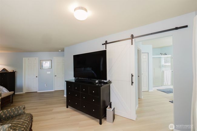 Everyone loves barn doors | Image 22