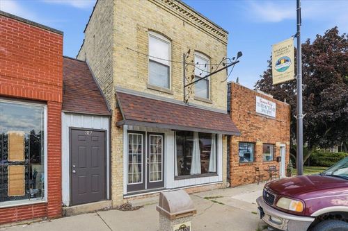 315 Freeman St, Genoa City, WI, 53128-2009 | Card Image