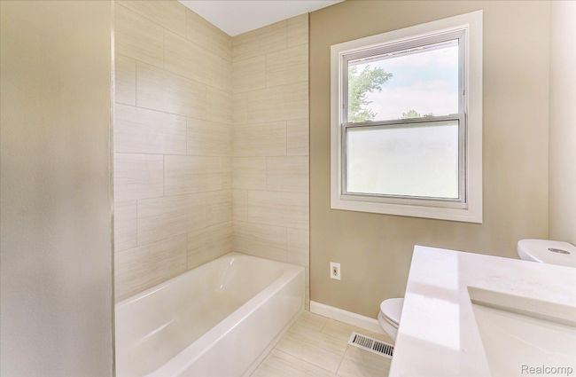 2365 Middlebelt Rd, House other with 4 bedrooms, 2 bathrooms and null parking in West Bloomfield MI | Image 37