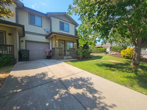 253 Northview Dr, Eagle Point, OR, 97524-8023 | Card Image