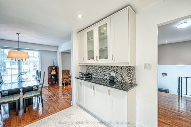702 Castleguard Cres, House other with 4 bedrooms, 2 bathrooms and 4 parking in Burlington ON | Image 15