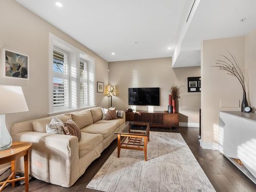 2898 Yukon St, Vancouver, BC, V5Y3R2 | Card Image