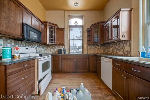 36950 Willow Rd, New Boston, MI, 48164-9523 | Card Image