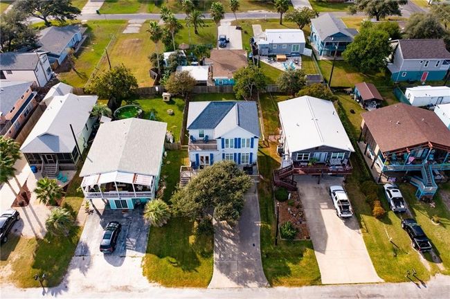207 S 2 Nd St, House other with 4 bedrooms, 3 bathrooms and 6 parking in Rockport TX | Image 31